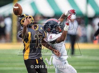 Thumbnail 3 in King vs. Southfield Arts & Tech (Prep Football Classic) photogallery.