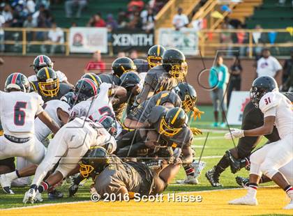 Thumbnail 2 in King vs. Southfield Arts & Tech (Prep Football Classic) photogallery.