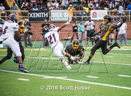 Thumbnail 3 in King vs. Southfield Arts & Tech (Prep Football Classic) photogallery.