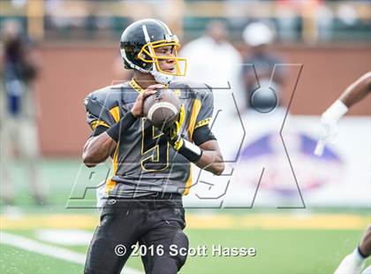 Thumbnail 3 in King vs. Southfield Arts & Tech (Prep Football Classic) photogallery.