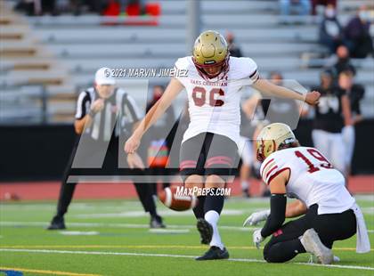 Thumbnail 3 in Oaks Christian vs Calabasas photogallery.