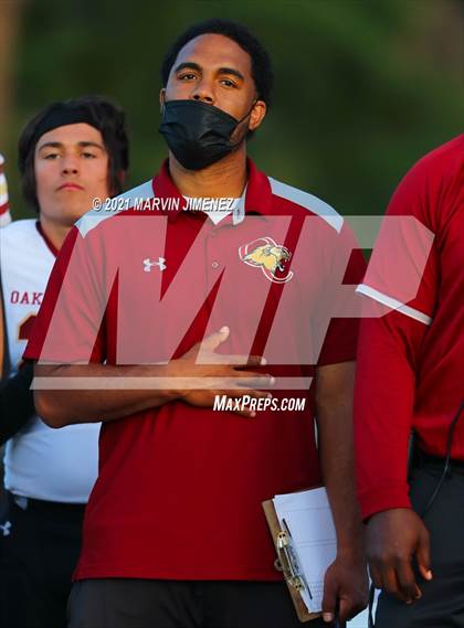 Thumbnail 2 in Oaks Christian vs Calabasas photogallery.