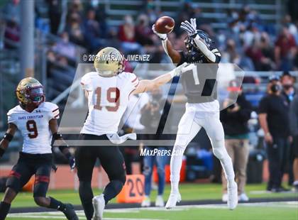 Thumbnail 2 in Oaks Christian vs Calabasas photogallery.