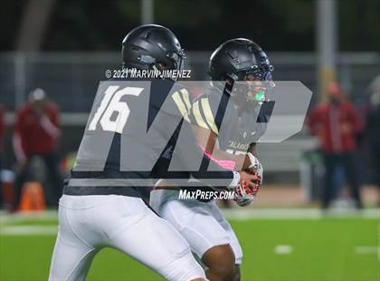 Thumbnail 2 in Oaks Christian vs Calabasas photogallery.