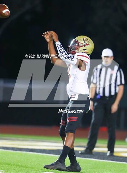 Thumbnail 2 in Oaks Christian vs Calabasas photogallery.