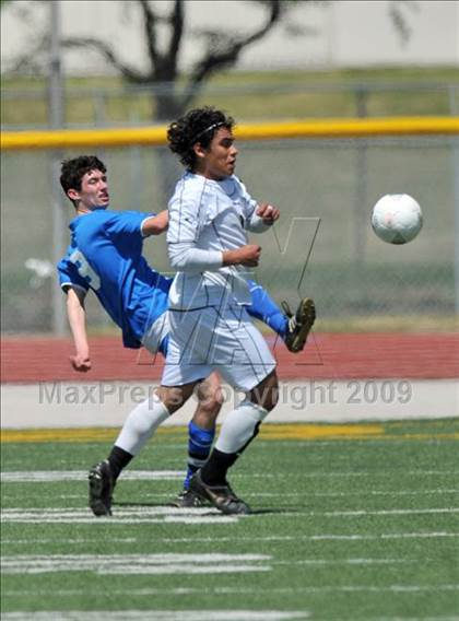 Thumbnail 2 in Poteet vs. Lindale (Class 4A, Region II finals) photogallery.