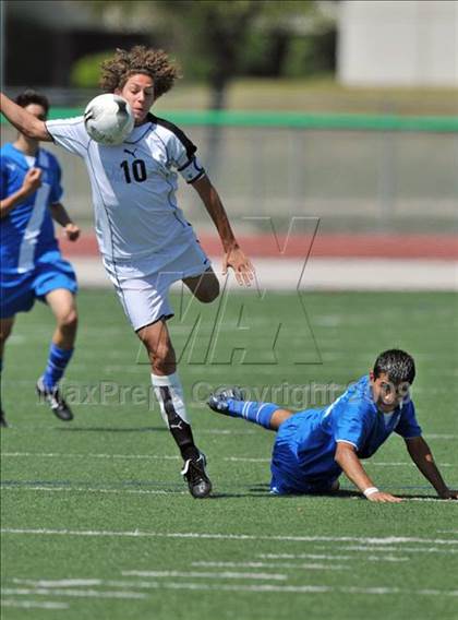 Thumbnail 3 in Poteet vs. Lindale (Class 4A, Region II finals) photogallery.