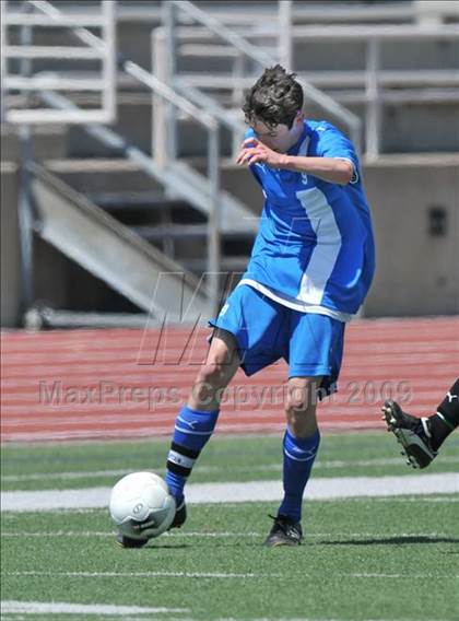 Thumbnail 3 in Poteet vs. Lindale (Class 4A, Region II finals) photogallery.