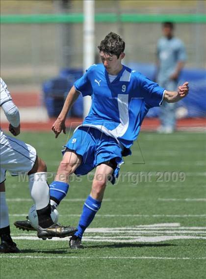 Thumbnail 1 in Poteet vs. Lindale (Class 4A, Region II finals) photogallery.