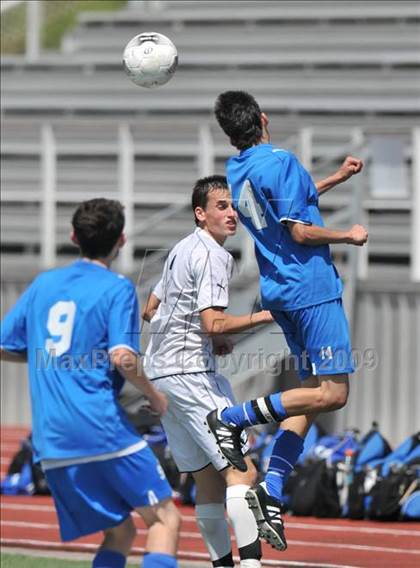 Thumbnail 2 in Poteet vs. Lindale (Class 4A, Region II finals) photogallery.