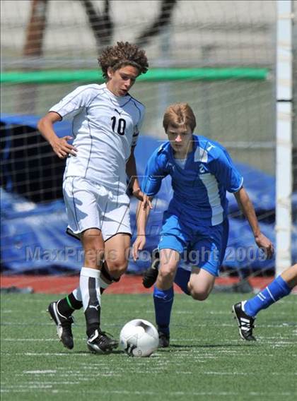 Thumbnail 1 in Poteet vs. Lindale (Class 4A, Region II finals) photogallery.