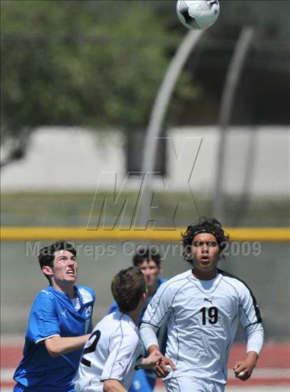 Thumbnail 3 in Poteet vs. Lindale (Class 4A, Region II finals) photogallery.