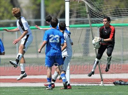 Thumbnail 3 in Poteet vs. Lindale (Class 4A, Region II finals) photogallery.