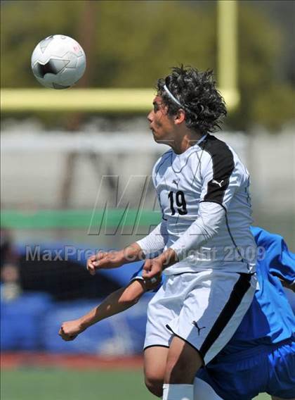 Thumbnail 2 in Poteet vs. Lindale (Class 4A, Region II finals) photogallery.
