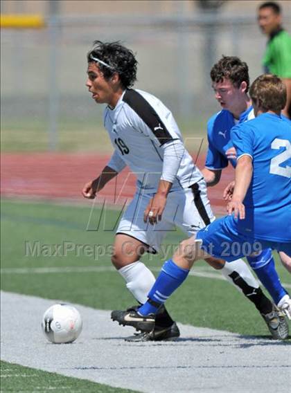 Thumbnail 2 in Poteet vs. Lindale (Class 4A, Region II finals) photogallery.