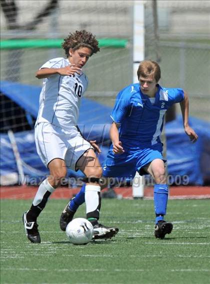 Thumbnail 2 in Poteet vs. Lindale (Class 4A, Region II finals) photogallery.