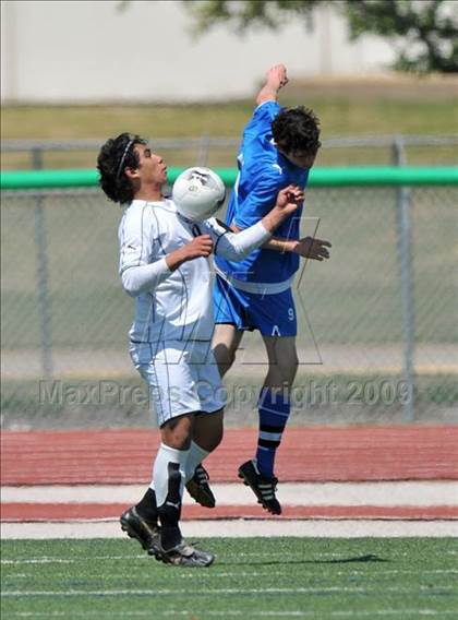 Thumbnail 1 in Poteet vs. Lindale (Class 4A, Region II finals) photogallery.