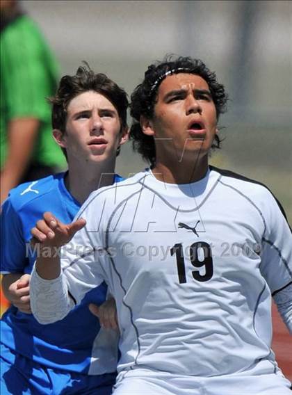 Thumbnail 3 in Poteet vs. Lindale (Class 4A, Region II finals) photogallery.