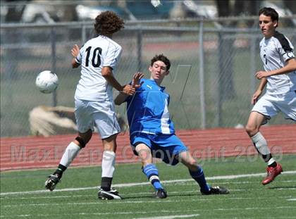 Thumbnail 3 in Poteet vs. Lindale (Class 4A, Region II finals) photogallery.