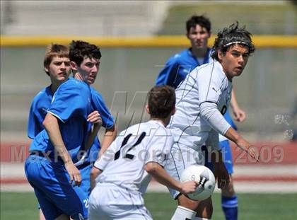 Thumbnail 2 in Poteet vs. Lindale (Class 4A, Region II finals) photogallery.