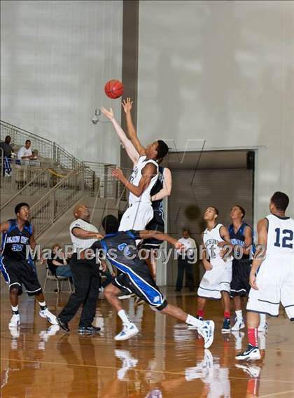 Thumbnail 1 in Plano West vs. Richland (Whataburger Tournament) photogallery.