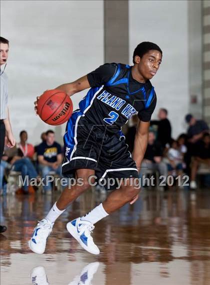 Thumbnail 2 in Plano West vs. Richland (Whataburger Tournament) photogallery.