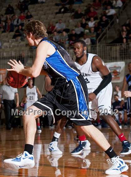 Thumbnail 1 in Plano West vs. Richland (Whataburger Tournament) photogallery.