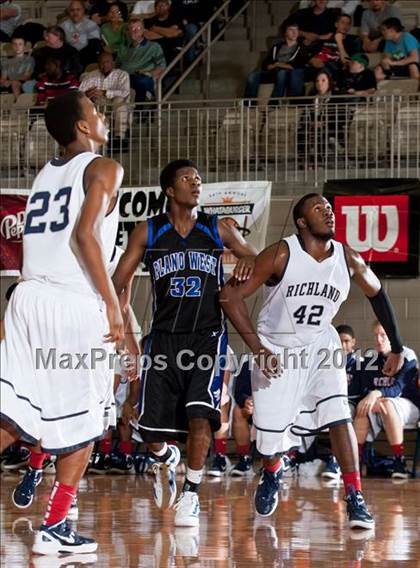 Thumbnail 2 in Plano West vs. Richland (Whataburger Tournament) photogallery.