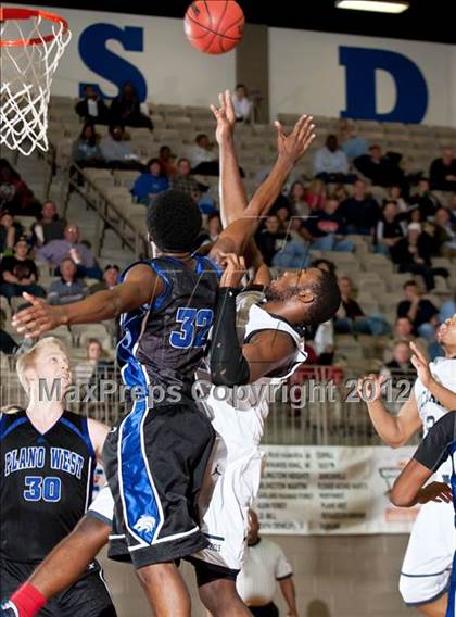 Thumbnail 2 in Plano West vs. Richland (Whataburger Tournament) photogallery.