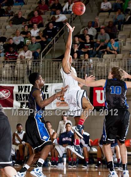 Thumbnail 1 in Plano West vs. Richland (Whataburger Tournament) photogallery.