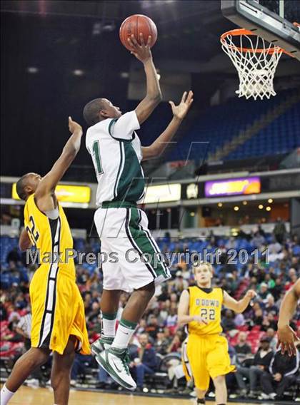 Thumbnail 1 in Bishop O'Dowd vs. El Cerrito (CIF NorCal D3 Regional Final) photogallery.