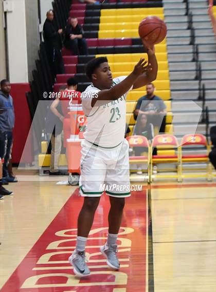 Thumbnail 1 in St. Mary's vs. Mater Dei (Hoophall West Invitational) photogallery.
