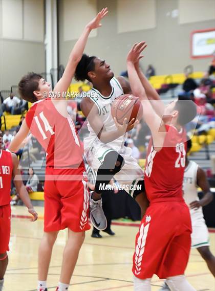 Thumbnail 3 in St. Mary's vs. Mater Dei (Hoophall West Invitational) photogallery.