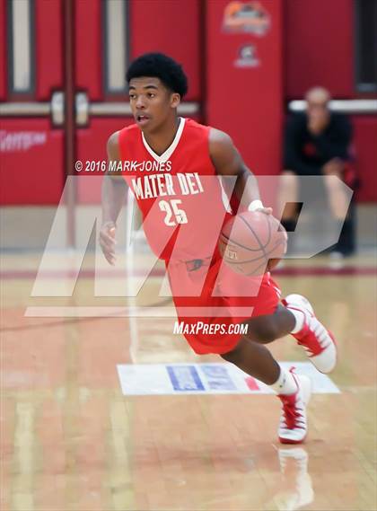 Thumbnail 2 in St. Mary's vs. Mater Dei (Hoophall West Invitational) photogallery.