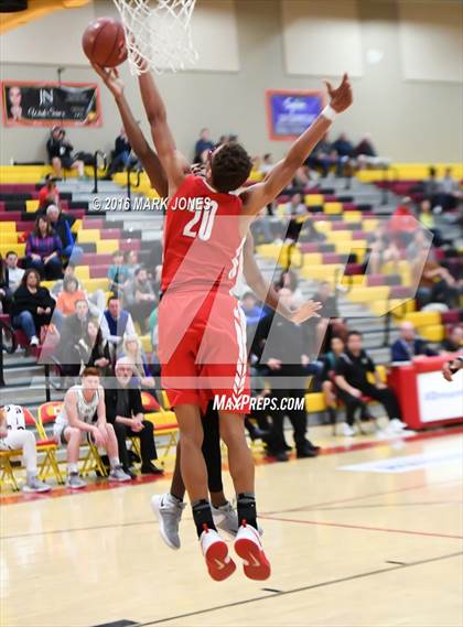 Thumbnail 3 in St. Mary's vs. Mater Dei (Hoophall West Invitational) photogallery.