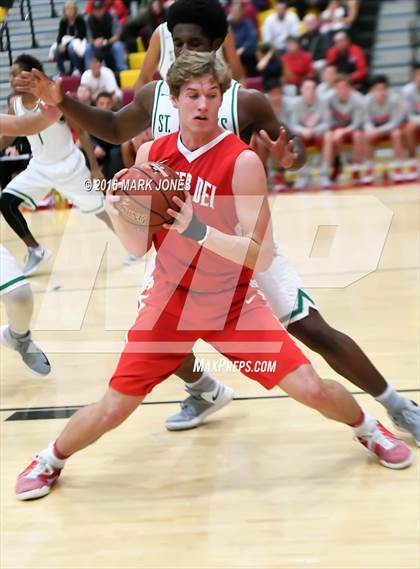 Thumbnail 2 in St. Mary's vs. Mater Dei (Hoophall West Invitational) photogallery.
