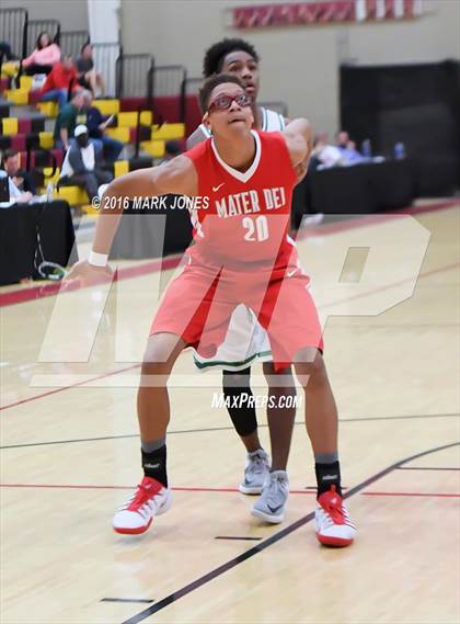 Thumbnail 1 in St. Mary's vs. Mater Dei (Hoophall West Invitational) photogallery.
