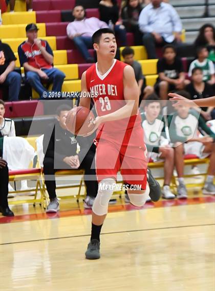 Thumbnail 3 in St. Mary's vs. Mater Dei (Hoophall West Invitational) photogallery.