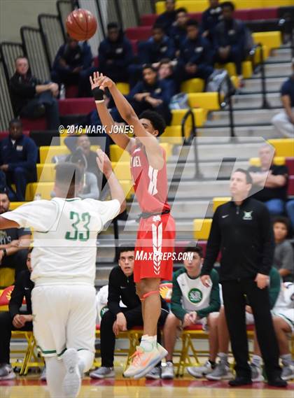 Thumbnail 3 in St. Mary's vs. Mater Dei (Hoophall West Invitational) photogallery.