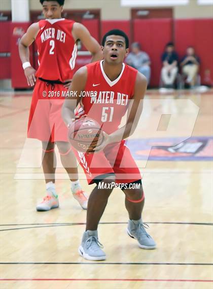 Thumbnail 3 in St. Mary's vs. Mater Dei (Hoophall West Invitational) photogallery.