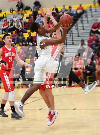 Thumbnail 3 in St. Mary's vs. Mater Dei (Hoophall West Invitational) photogallery.