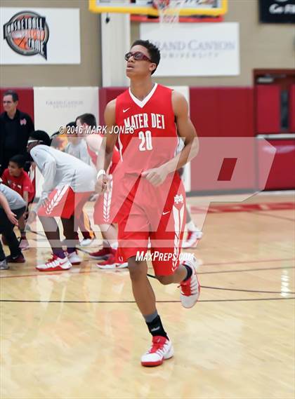 Thumbnail 1 in St. Mary's vs. Mater Dei (Hoophall West Invitational) photogallery.