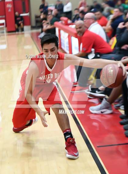 Thumbnail 3 in St. Mary's vs. Mater Dei (Hoophall West Invitational) photogallery.