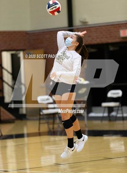 Thumbnail 2 in JV: Lees Summit vs Raymore Peculiar photogallery.