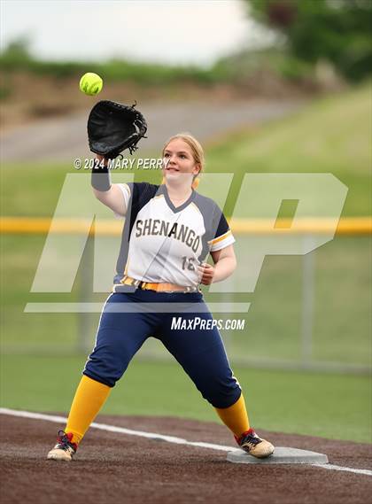 Thumbnail 3 in Shenango vs. Burgettstown photogallery.