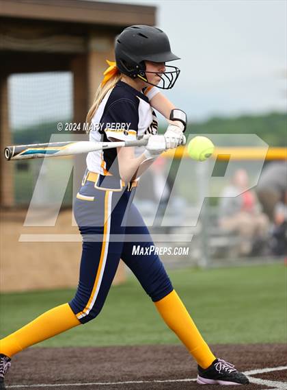 Thumbnail 2 in Shenango vs. Burgettstown photogallery.