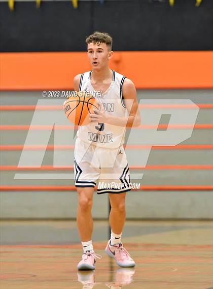 Thumbnail 2 in Bella Vista vs. Union Mine (Tiger Classic) photogallery.