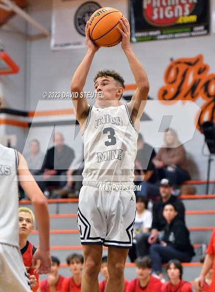 Thumbnail 3 in Bella Vista vs. Union Mine (Tiger Classic) photogallery.