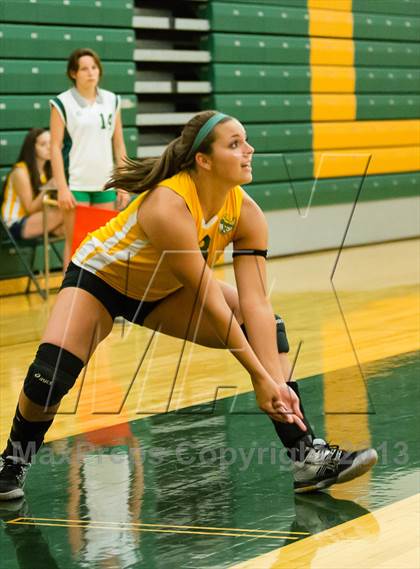 Thumbnail 1 in Deer Lakes vs. Ford City (Open Tournament) photogallery.