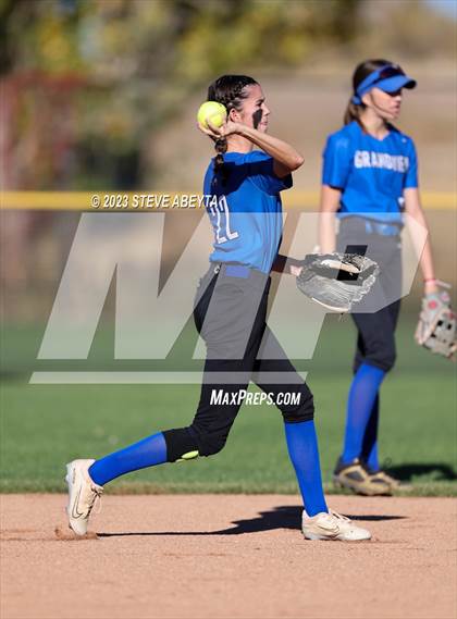 Thumbnail 2 in ThunderRidge vs. Grandview (CHSAA 5A First Round) photogallery.
